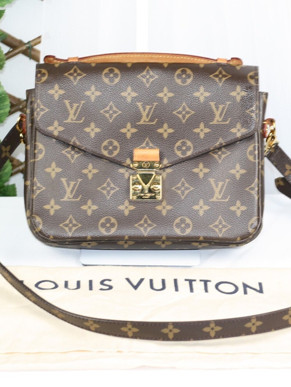 Louis Vuitton Pochette Métis MM Monogram Canvas M40780 Crossbody Bag